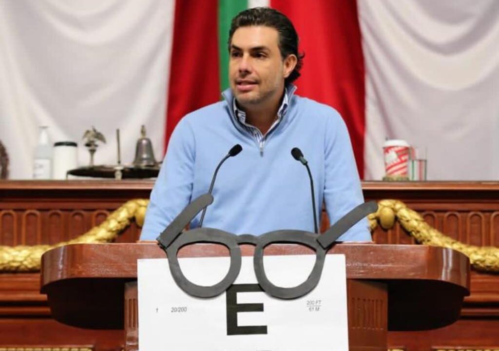 PIDE JESÚS SESMA QUE POR DERECHO LAS NIÑAS Y NIÑOS DE EDUCACIÓN BÁSICA RECIBAN ANTEOJOS  GRATUITOS