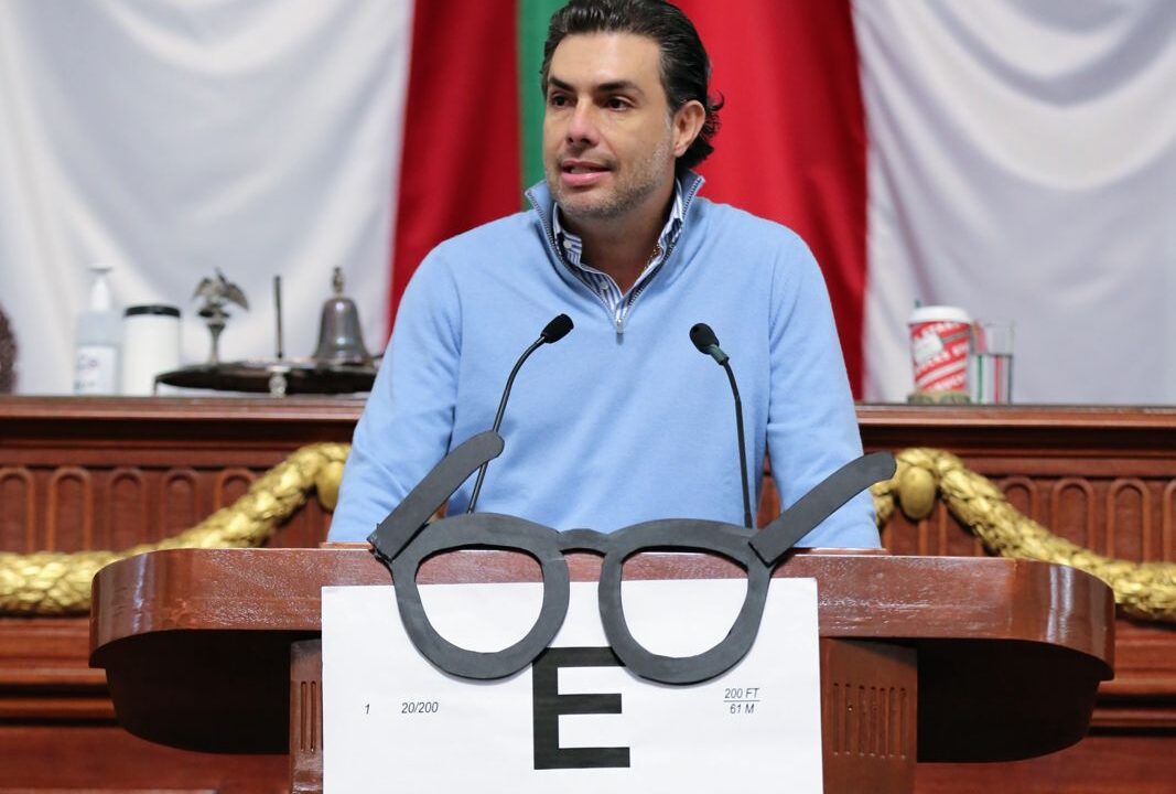 PROMUEVE JESÚS SESMA QUE GOBIERNO CAPITALINO DOTE GRATUITAMENTE DE LENTES GRADUADOS A ALUMNOS DE NIVEL BÁSICO 