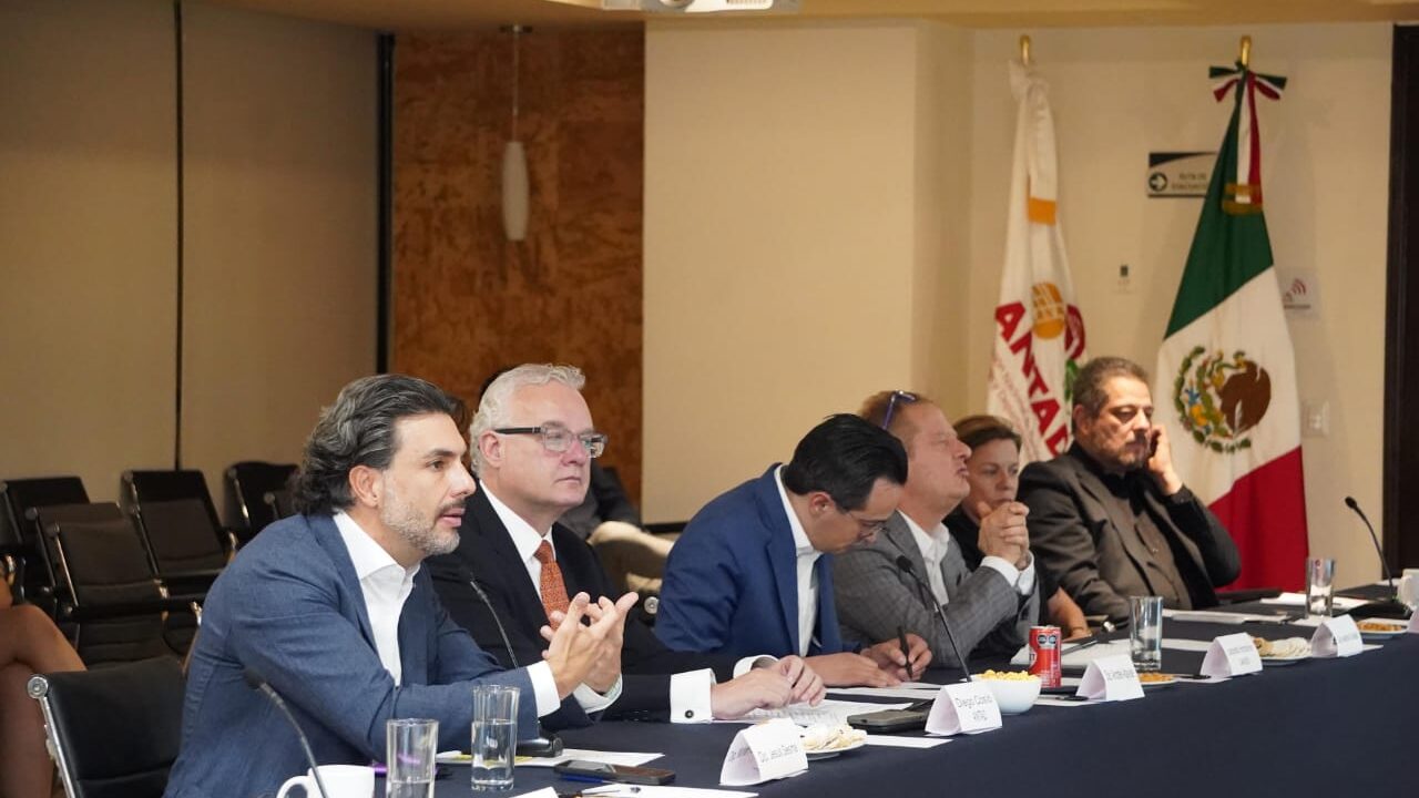 ACUERDAN JUCOPO E INICIATIVA PRIVADA MANTENER UN DIÁLOGO PERMANENTE PARA FORTALECER LA ECONOMÍA DE LA CDMX