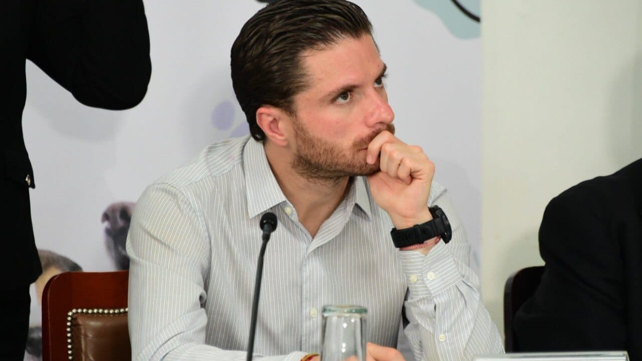 SOLICITARÁ MANUEL TALAYERO A FGJCDMX INVESTIGAR A LADY RACISTA POR DELITOS DE DISCRIMINACIÓN Y EXPULSARLA DEL PAÍS