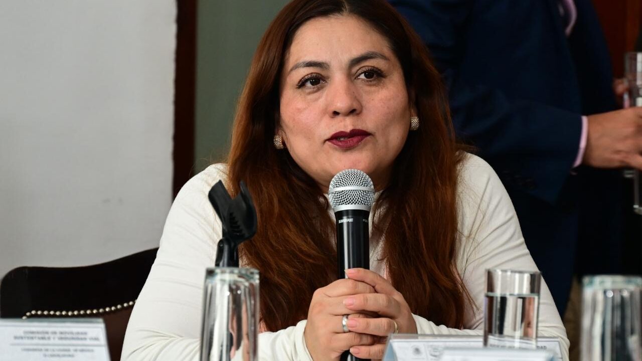 SOLICITA DIPUTADA YOLANDA GARCÍA RECURSOS PARA PAVIMENTAR Y PONER DRENAJE EN LA ALCALDÍA TLÁHUAC